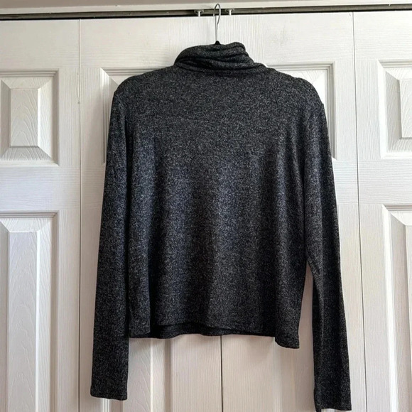 Aerie gray turtle neck size L - Picture 4 of 4